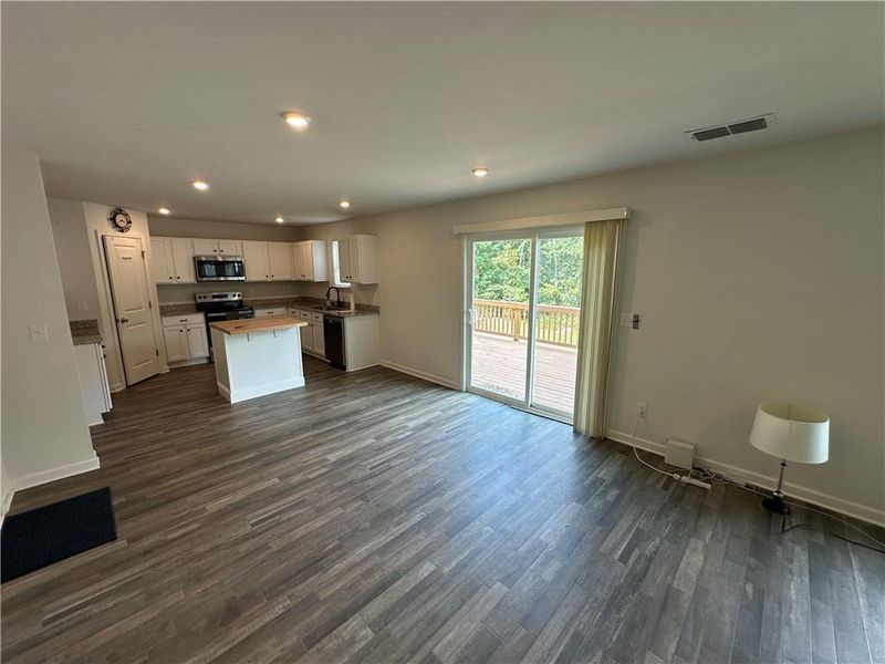 Spacious, unfurnished interior of a new home in , Cedartown (Image 17).