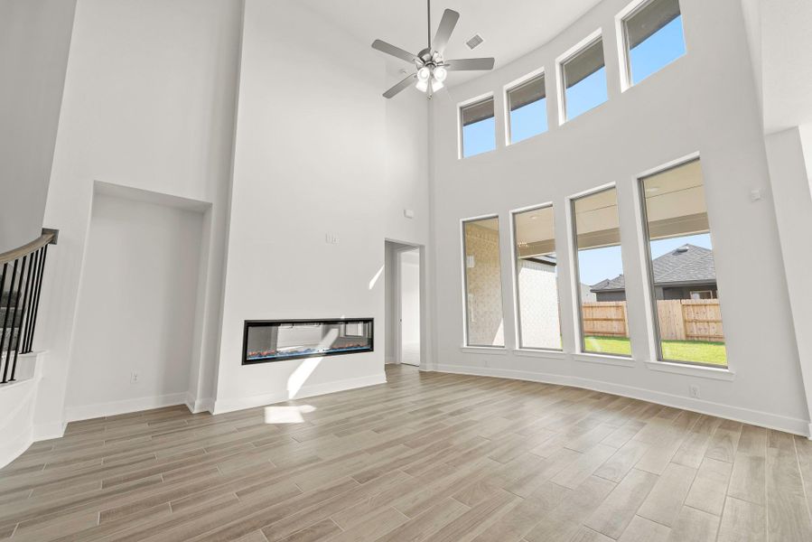 Spacious, unfurnished interior of a new home in Grand Central Park – 50', Conroe (Image 22). Spacious, unfurnished interior of a new home in Grand Central Park – 50', Conroe (Image 22).