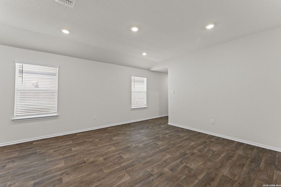 Spacious, unfurnished interior of a new home in Laurel Vistas, San Antonio (Image 22). Spacious, unfurnished interior of a new home in Laurel Vistas, San Antonio (Image 22).