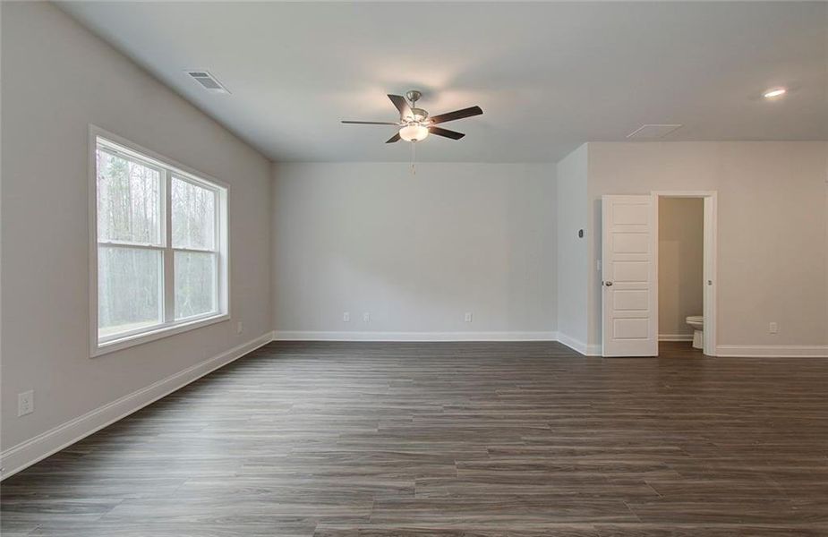 Spacious, unfurnished interior of a new home in Crofton Place Enclave, Snellville (Image 27).