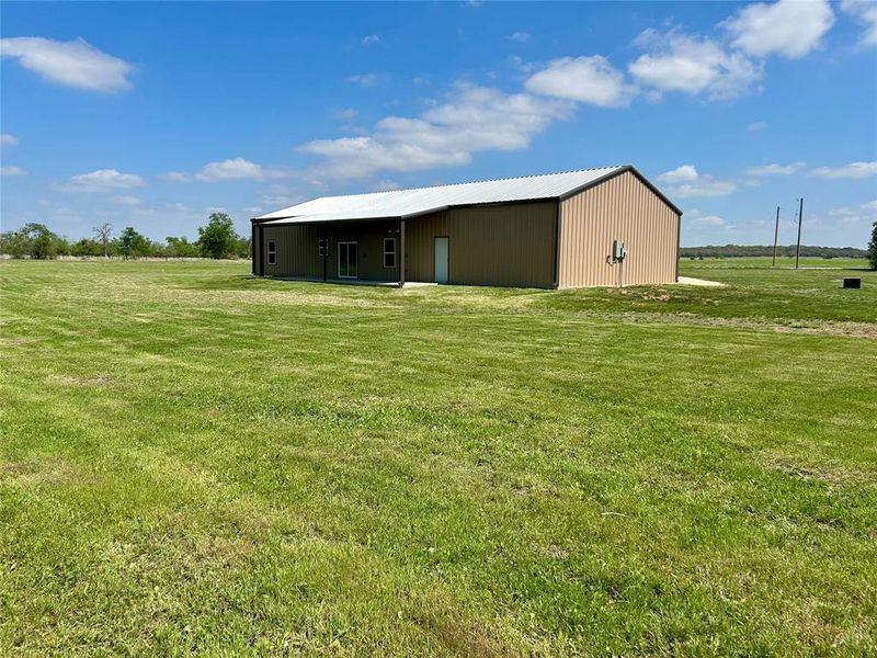 Exterior details and patio area of a home in , Blum (Image 14).