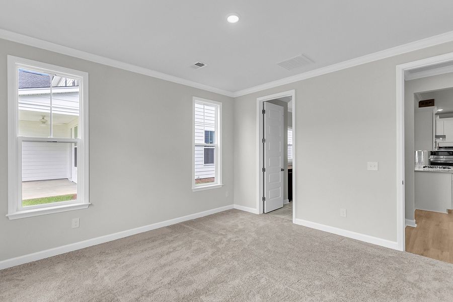 Spacious, unfurnished interior of a new home in Pineland Preserve, Summerville (Image 31).