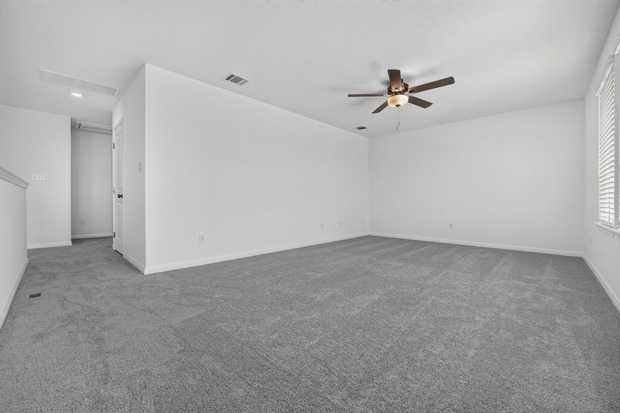 Spacious, unfurnished interior of a new home in Sunfield, Buda (Image 35).