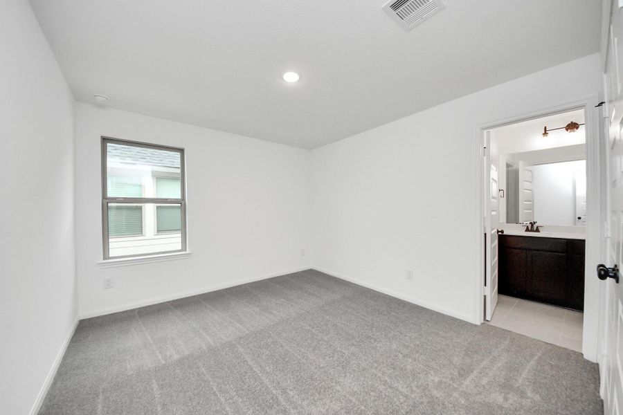 Spacious, unfurnished interior of a new home in Elyson, Katy (Image 22).