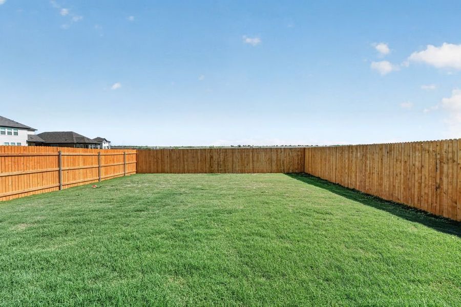 Exterior details and patio area of a home in Longview, Del Valle (Image 3).