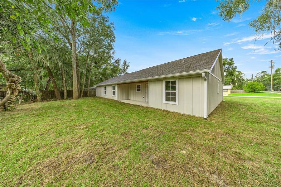 Exterior details and patio area of a home in , Ocala (Image 4).