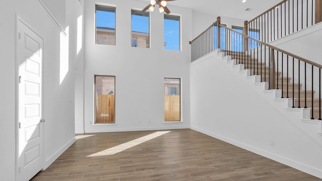Spacious, unfurnished interior of a new home in Cross Creek West 45', Fulshear (Image 8). Spacious, unfurnished interior of a new home in Cross Creek West 45', Fulshear (Image 8).