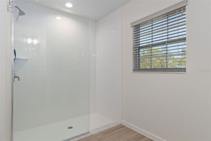 Spacious, unfurnished interior of a new home in , Weeki Wachee (Image 22).