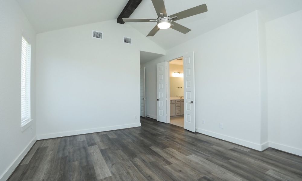 Spacious, unfurnished interior of a new home in Independence Heights, Houston (Image 21). Spacious, unfurnished interior of a new home in Independence Heights, Houston (Image 21).