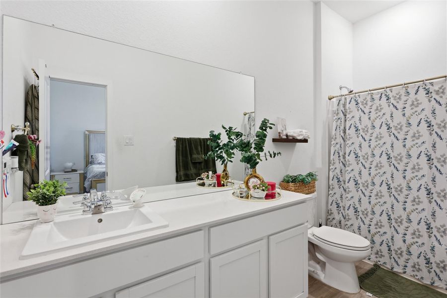 Spacious counter in the primary bathroom