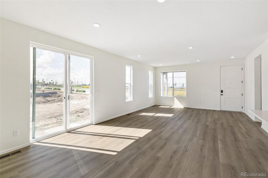 Spacious, unfurnished interior of a new home in , Aurora (Image 25).
