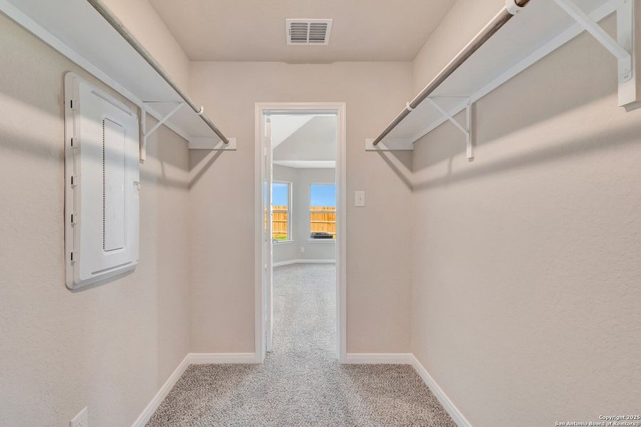 Spacious, unfurnished interior of a new home in Park Place, New Braunfels (Image 25).