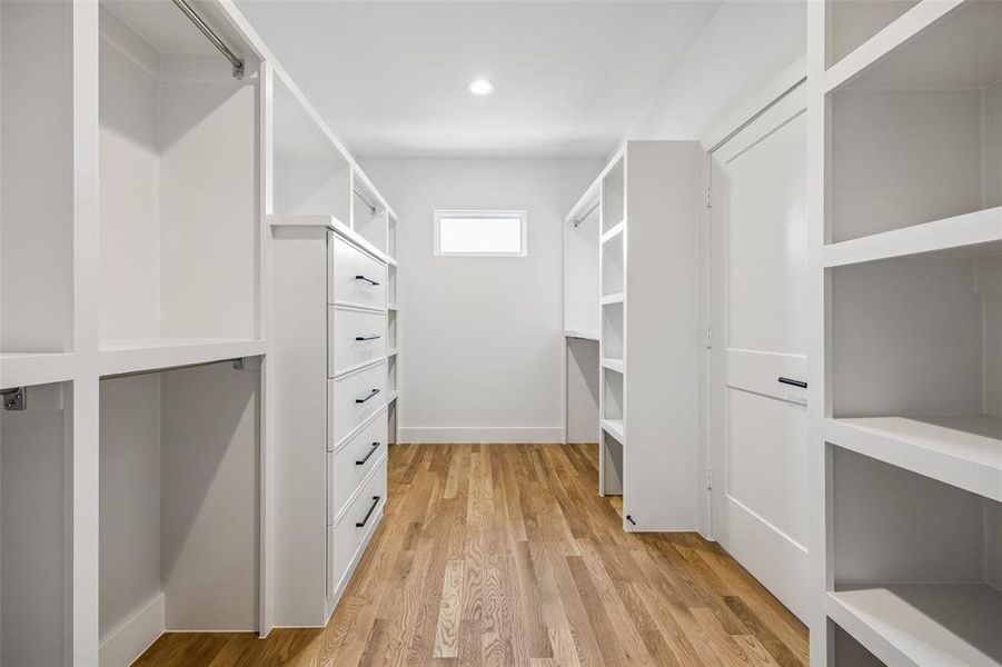 Spacious, unfurnished interior of a new home in , Dallas (Image 34).