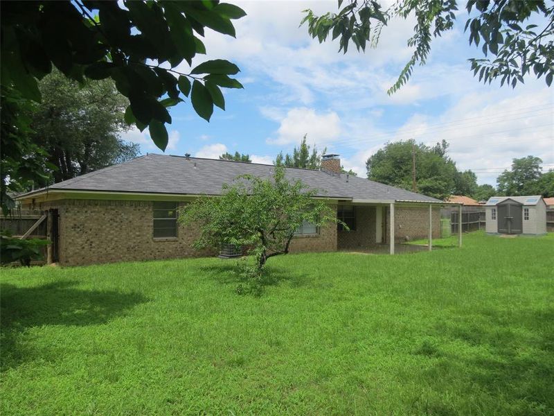 Exterior details and patio area of a home in , Mineola (Image 17).