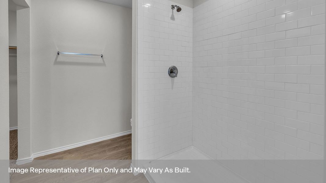 Spacious, unfurnished interior of a new home in Ladera, Luling (Image 28).