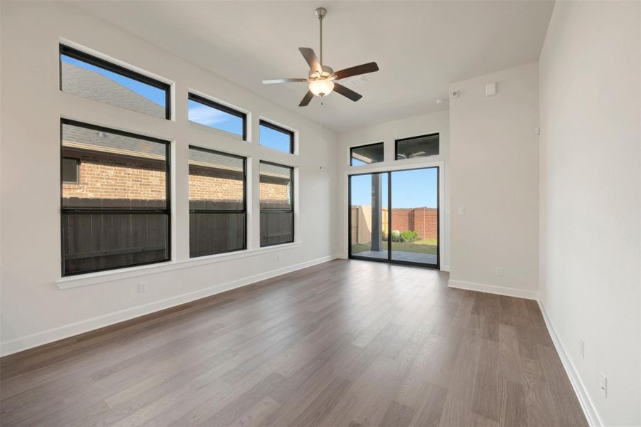 Spacious, unfurnished interior of a new home in Sienna - Grove Collection, Missouri City (Image 12).