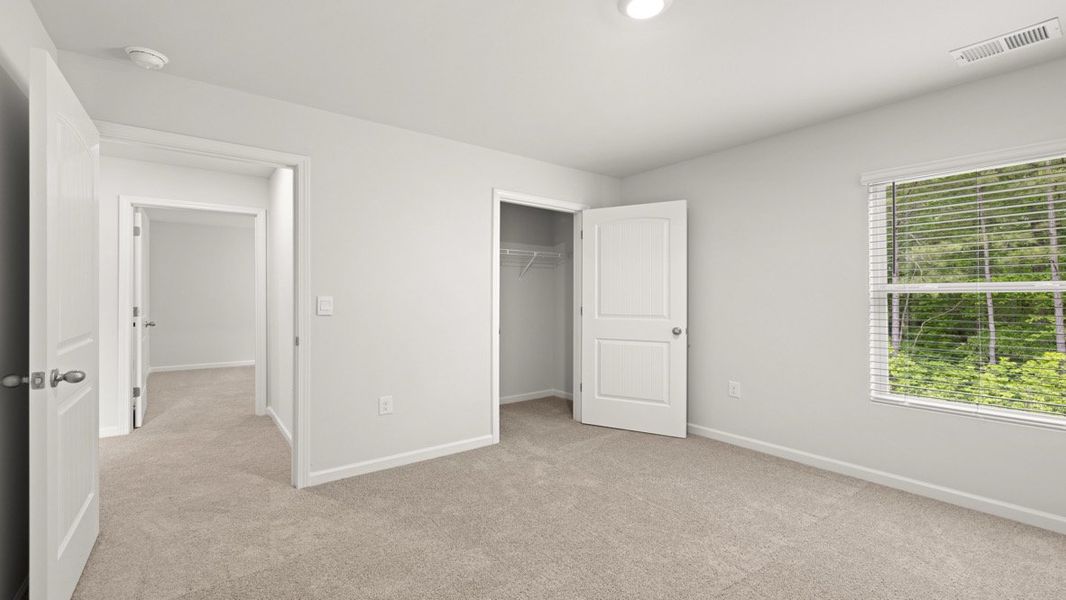 Representative unfurnished interior of a home built from the Robie by D.R. Horton in Oakleigh Glen, Dallas (Image 38).