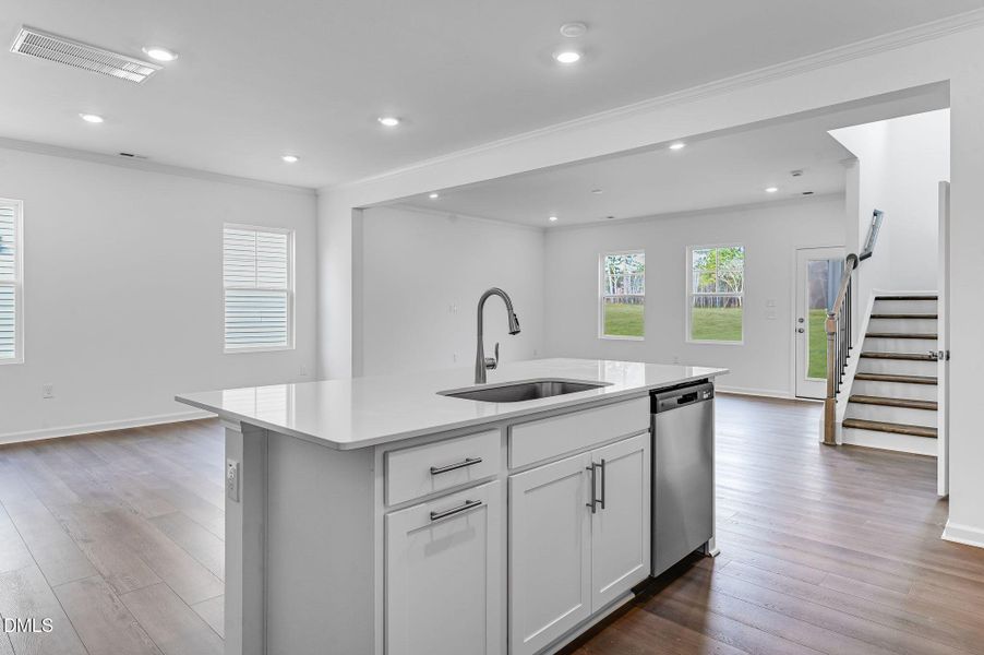 SUN_CaitlinCrossing_Pic_OakleyII-14