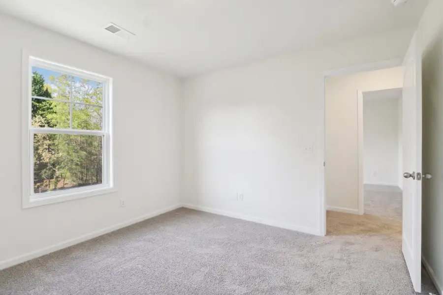 Spacious, unfurnished interior of a new home in Portrait Hills, Aiken (Image 30).