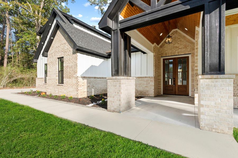 Exterior details and patio area of a home in , New Caney (Image 3).