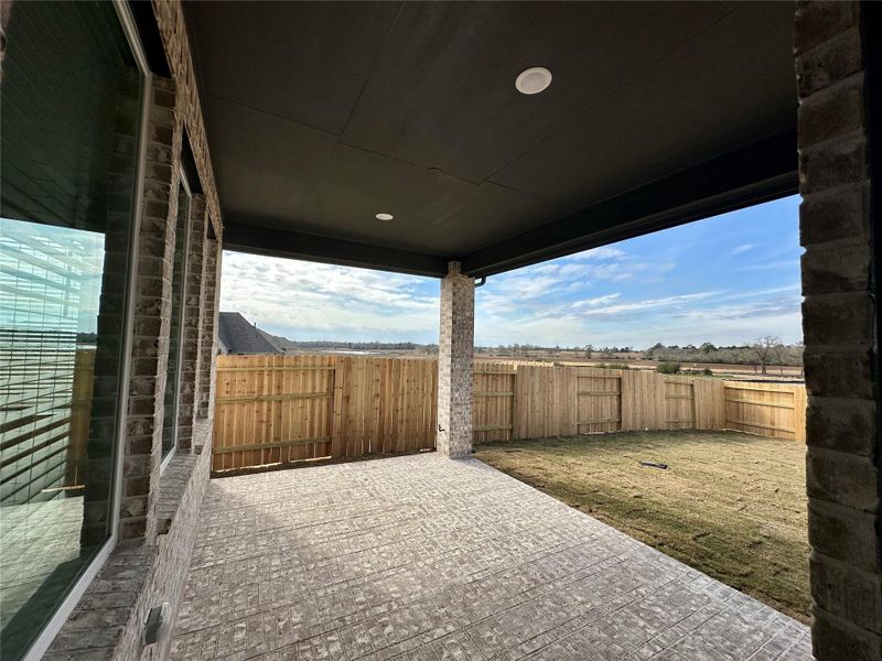 Exterior details and patio area of a home in Briarley, Montgomery (Image 4).
