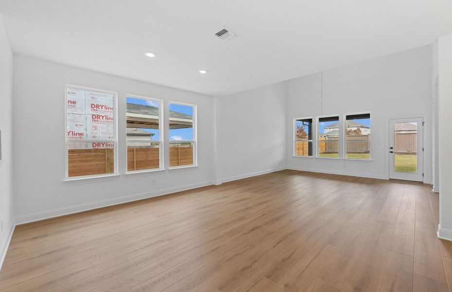 Spacious, unfurnished interior of a new home in Horizon Lake, Leander (Image 35).