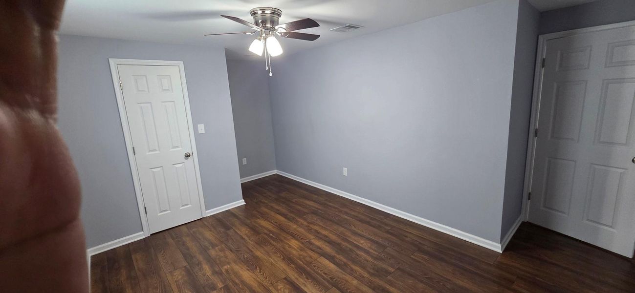 Spacious, unfurnished interior of a new home in , Navasota (Image 10).