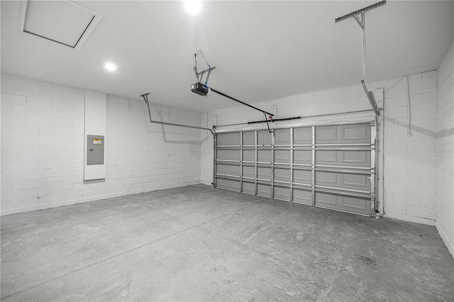 Spacious, unfurnished interior of a new home in , Citrus Springs (Image 30).