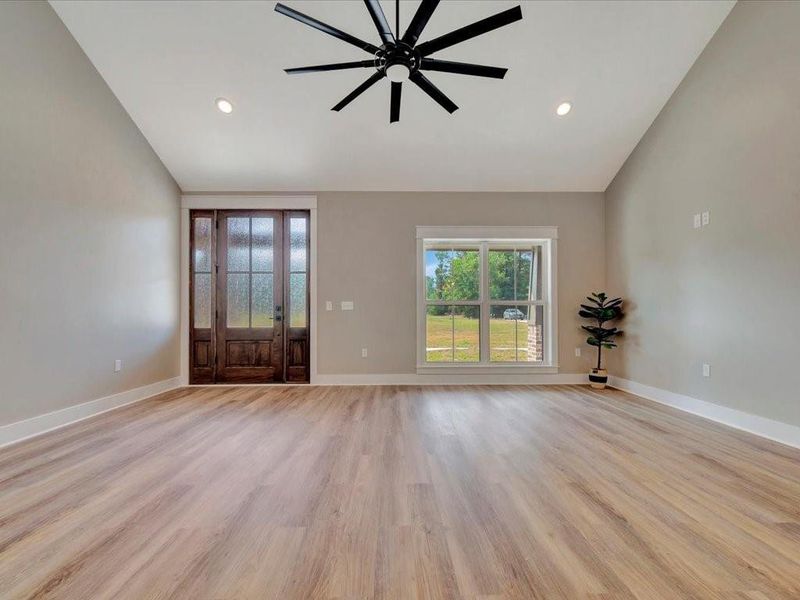 Spacious, unfurnished interior of a new home in , Diboll (Image 21).