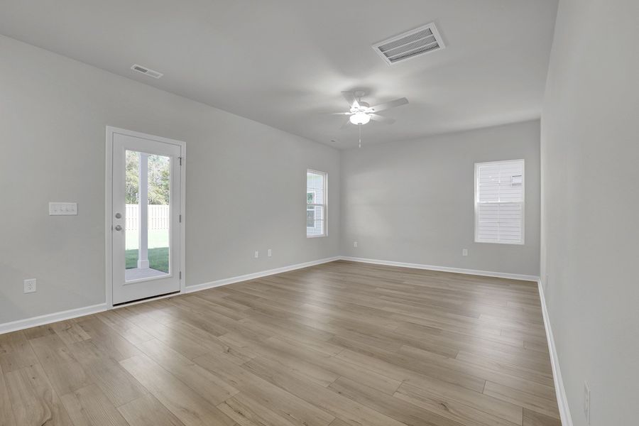 Spacious, unfurnished interior of a new home in River Tide Farms, Bolivia (Image 12).