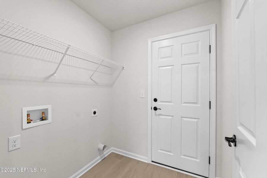 Spacious, unfurnished interior of a new home in , Jacksonville (Image 13).