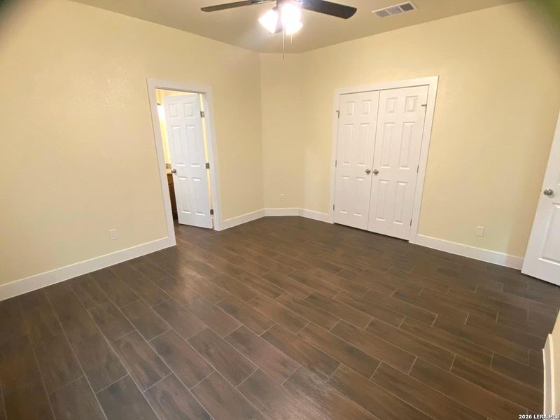 Spacious, unfurnished interior of a new home in , San Antonio (Image 29).