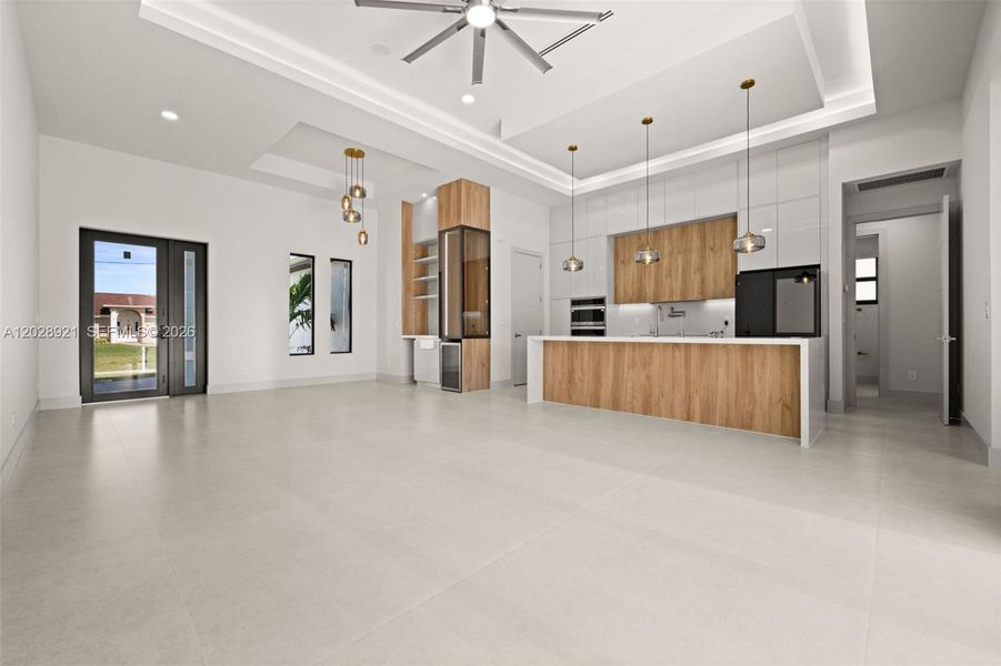 Spacious, unfurnished interior of a new home in , Cape Coral (Image 26).