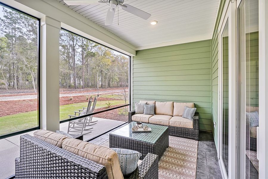 Lumina Island, Screened Loggia