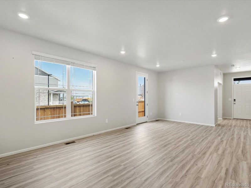 Spacious, unfurnished interior of a new home in Horizon Uptown: The Mountain Collection, Aurora (Image 21). Spacious, unfurnished interior of a new home in Horizon Uptown: The Mountain Collection, Aurora (Image 21).