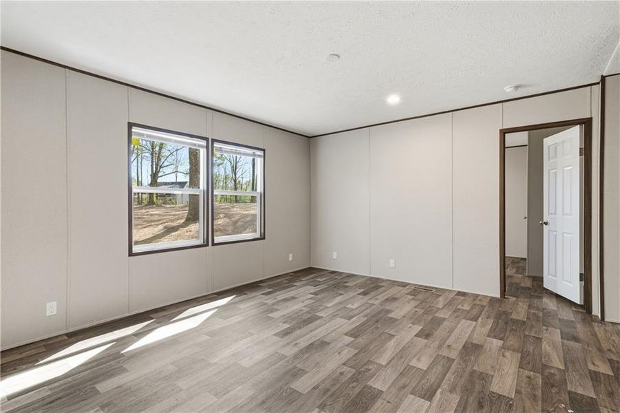 Spacious, unfurnished interior of a new home in , Franklin (Image 28).