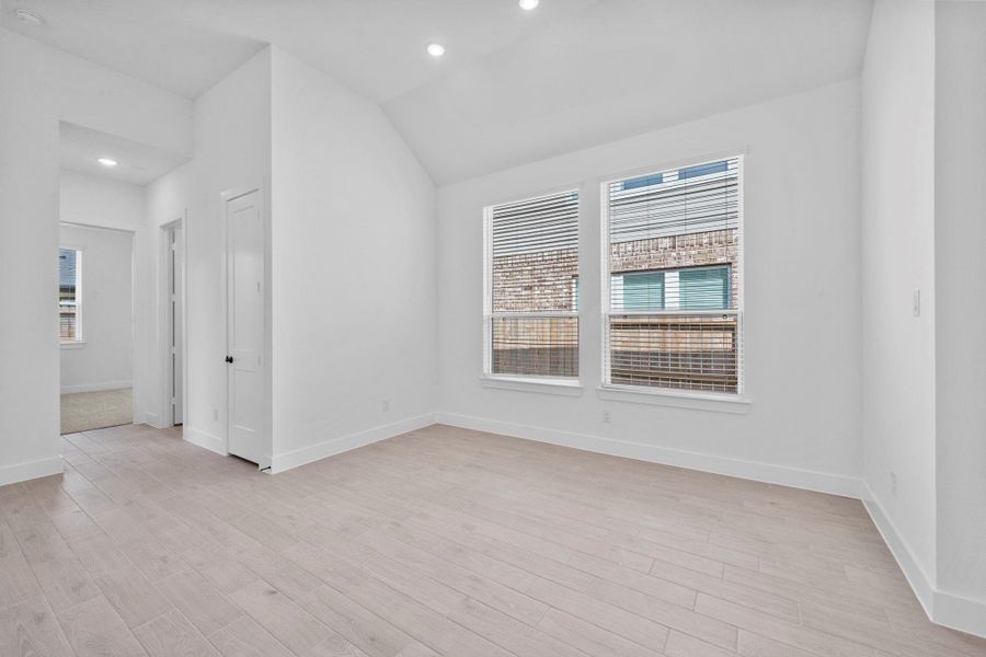 Spacious, unfurnished interior of a new home in Jubilee Chateau, Hockley (Image 20).