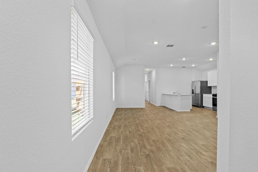 Spacious, unfurnished interior of a new home in Valverde, Bastrop (Image 18).