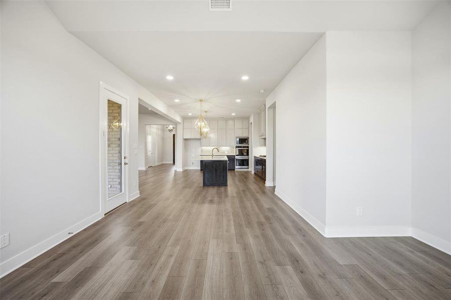 Spacious, unfurnished interior of a new home in Levante - 1 Acre Lots, Waxahachie (Image 23).