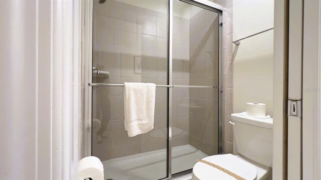 Furnished interior view inside a new home in , Clermont (Image 11).