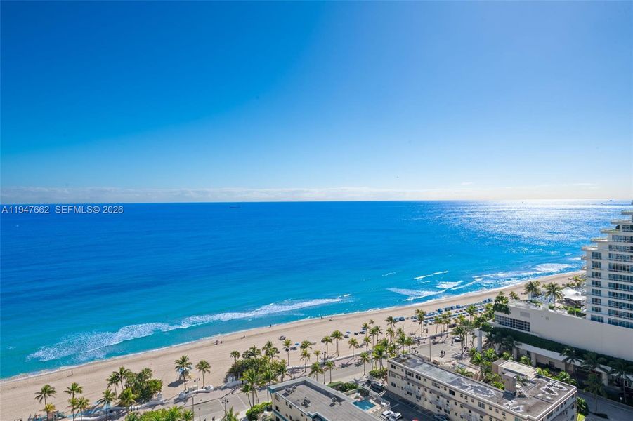 Condo located in Fort Lauderdale, FL showcasing its design and architecture (Image 22).