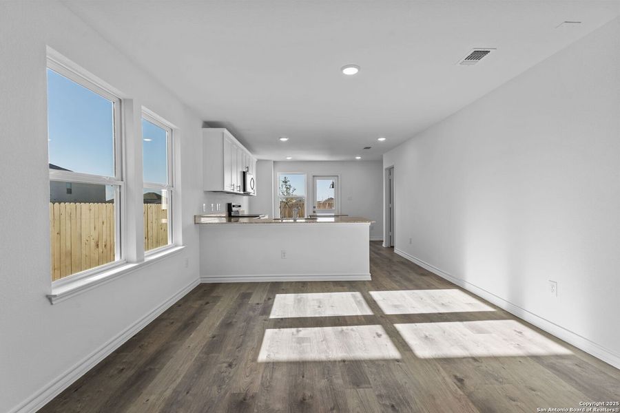 Spacious, unfurnished interior of a new home in Meadows at Clear Springs, New Braunfels (Image 29). Spacious, unfurnished interior of a new home in Meadows at Clear Springs, New Braunfels (Image 29).