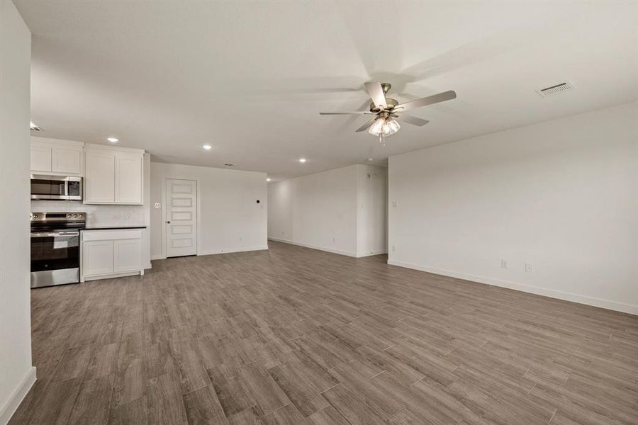 Spacious, unfurnished interior of a new home in Gatlin Ranch, Springtown (Image 27). Spacious, unfurnished interior of a new home in Gatlin Ranch, Springtown (Image 27).
