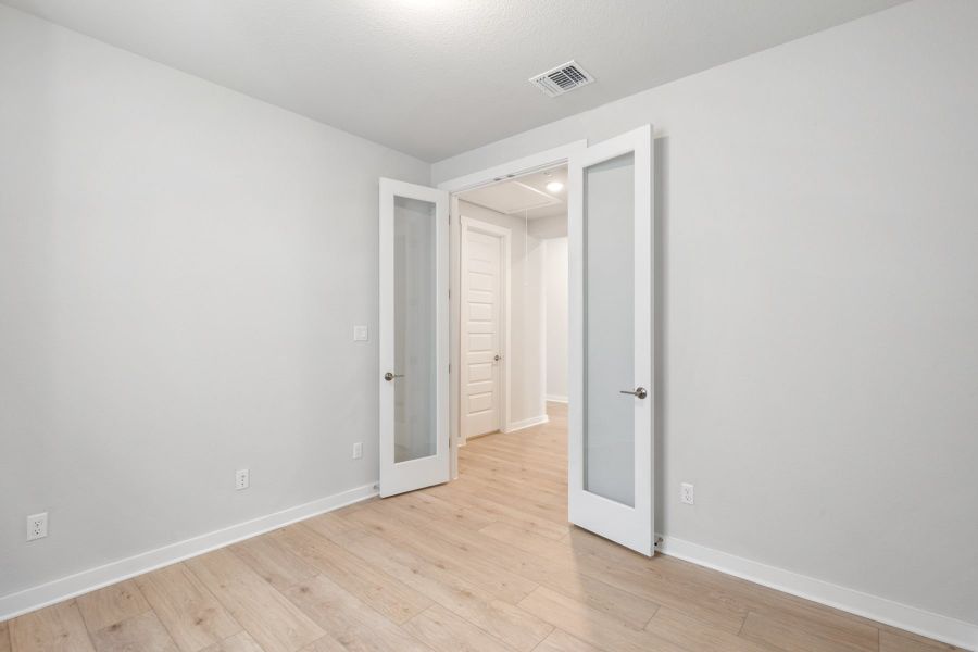 Spacious, unfurnished interior of a new home in Lariat, Liberty Hill (Image 37).