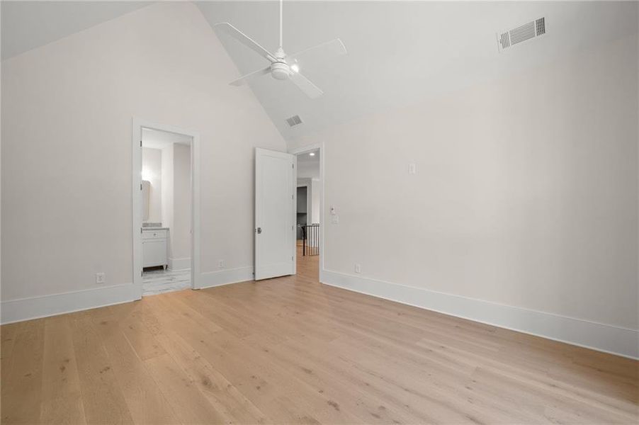 Spacious, unfurnished interior of a new home in , Brookhaven (Image 23).
