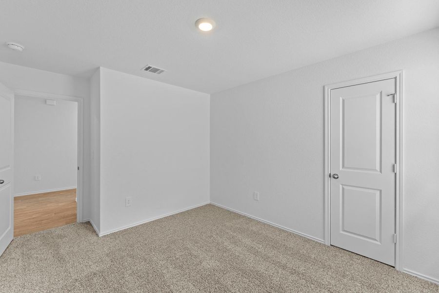 Spacious, unfurnished interior of a new home in Durango, Mustang Ridge (Image 19).