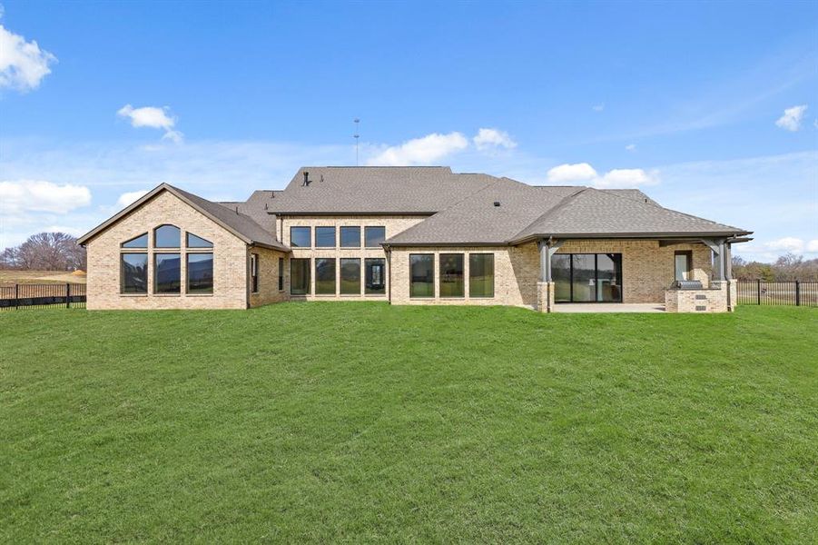Exterior details and patio area of a home in Dean Farms, Lucas (Image 4).