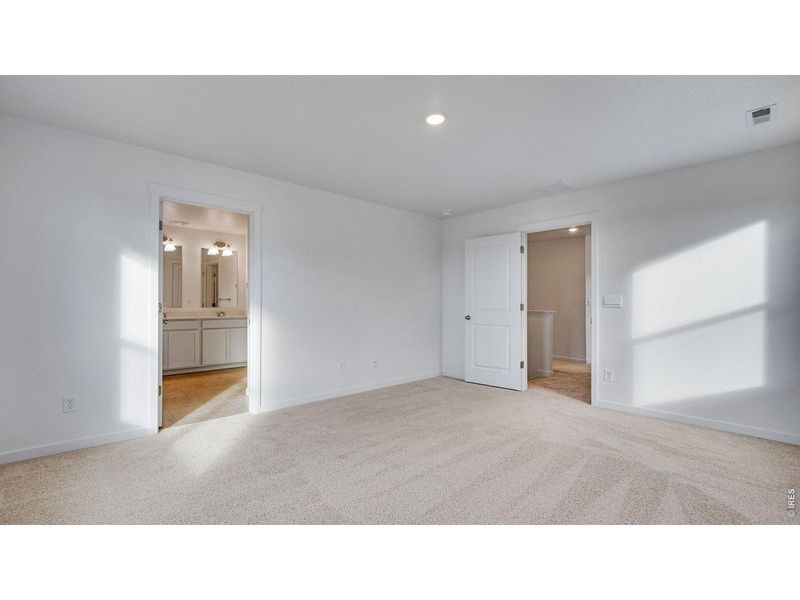 Spacious, unfurnished interior of a new home in Lakeside Canyon, Mead (Image 36). Spacious, unfurnished interior of a new home in Lakeside Canyon, Mead (Image 36).