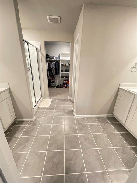 Spacious, unfurnished interior of a new home in Stonehaven, Seagoville (Image 16).