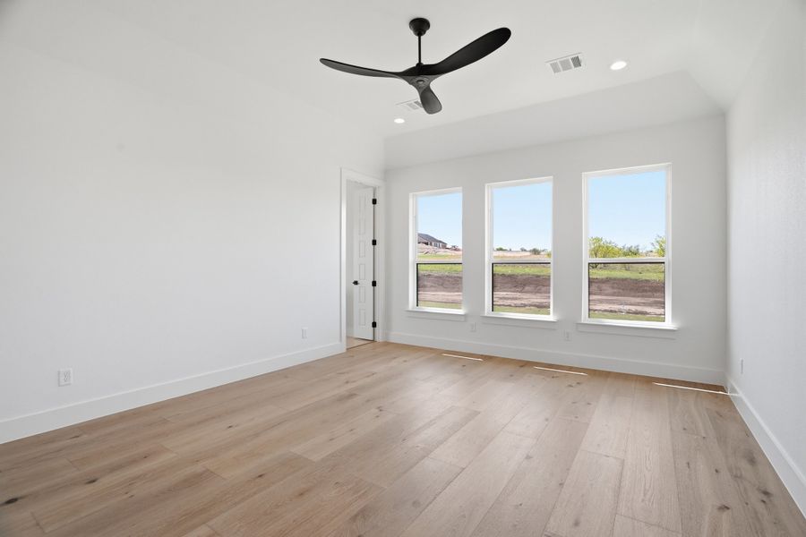 Spacious, unfurnished interior of a new home in Summit Ranch, Aledo (Image 40).